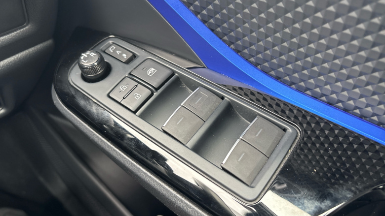 Toyota C-HR 2.0 Hybrid Dynamic 5dr CVT Hybrid Hatchback